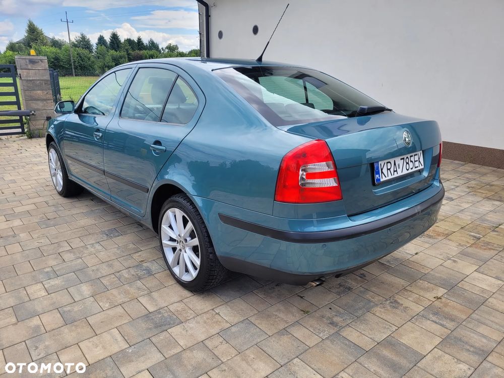 Skoda Octavia 1.6 Ambiente - 5