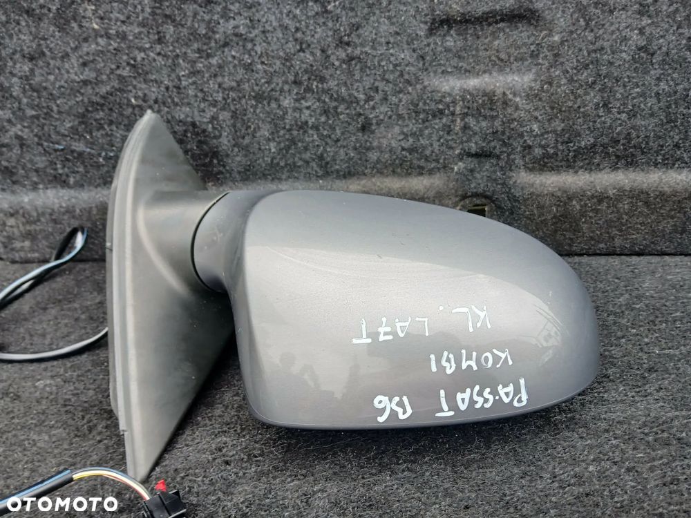 Volkswagen Passat B6 kombi kod lakieru LA7T lusterko prawe - 2