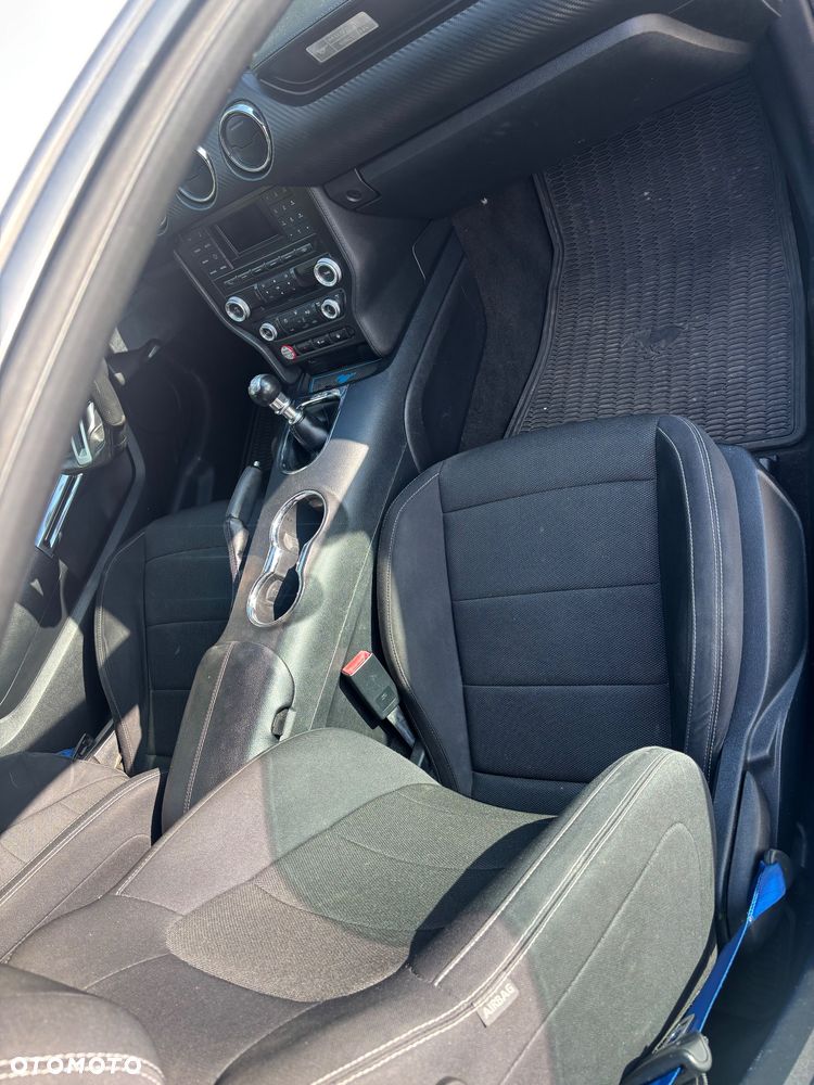 Ford Mustang 3.7 V6 - 8
