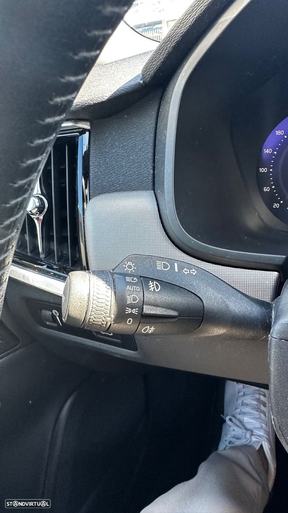 Volvo V90 2.0 B4 Momentum Plus Geartronic - 34