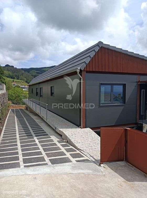 Moradia Nova com Piscina em Zona Tranquila – Angra do Heroísmo - Grande imagem: 2/20