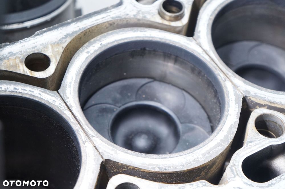 słupek silnik blok cylindry tłok volvo d5244t4 s60 i s80 sprawny - 10