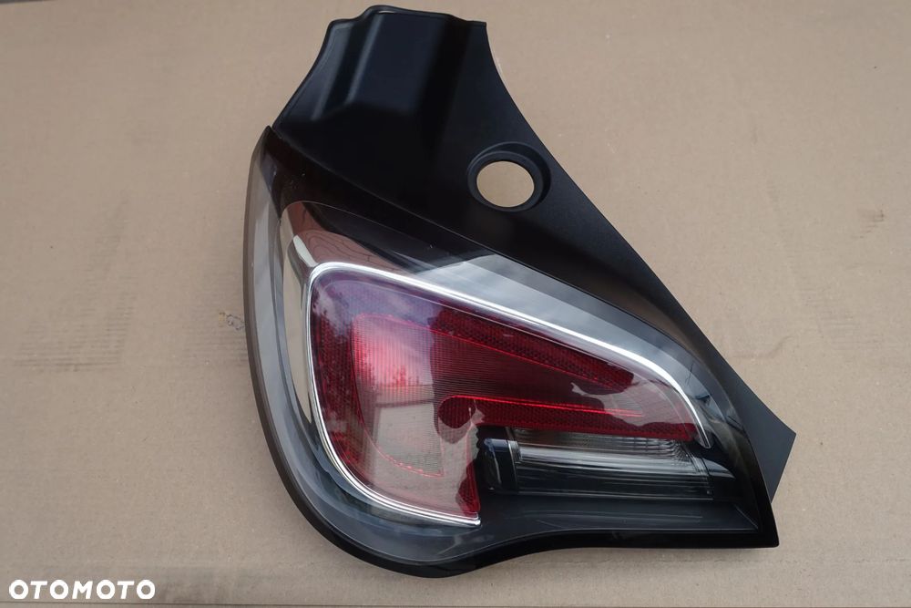 LAMPA LEWY PRAWY TYŁ OPEL ADAM 16r. ZWYKŁE - 2