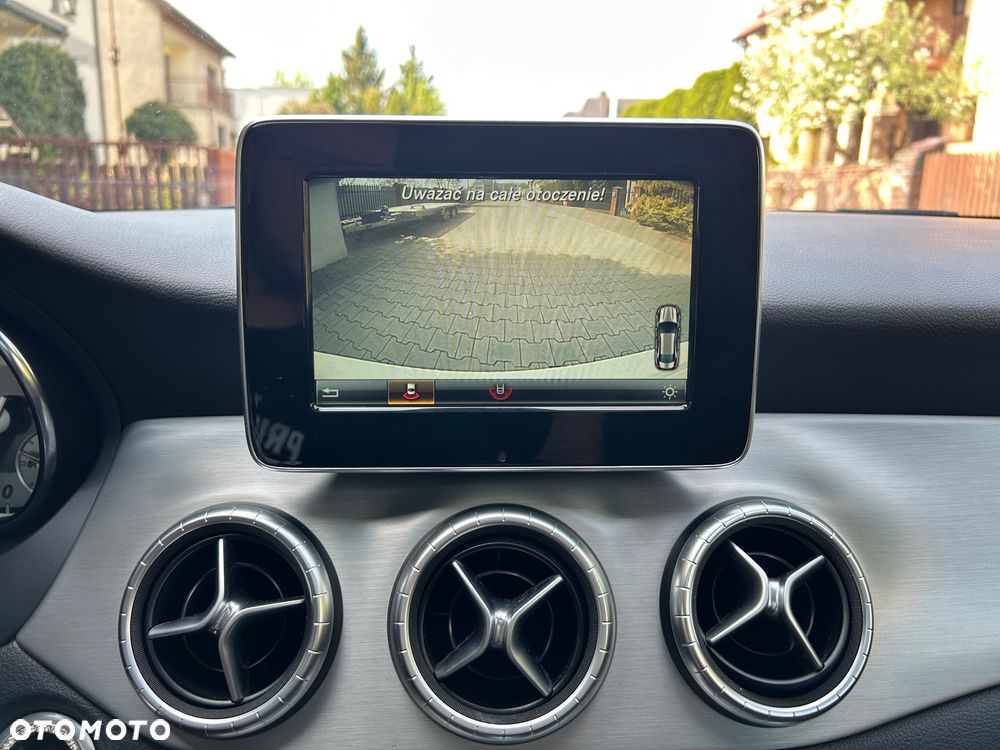 Mercedes-Benz CLA 200 7G-DCT AMG Line - 24