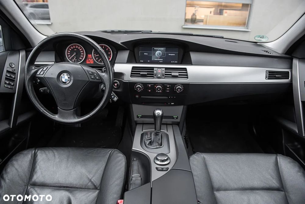 BMW Seria 5 525i - 28