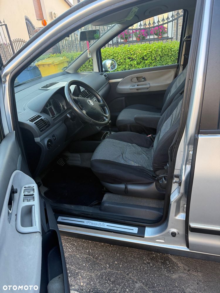Volkswagen Sharan 1.9 TDI Highline Tiptr - 6