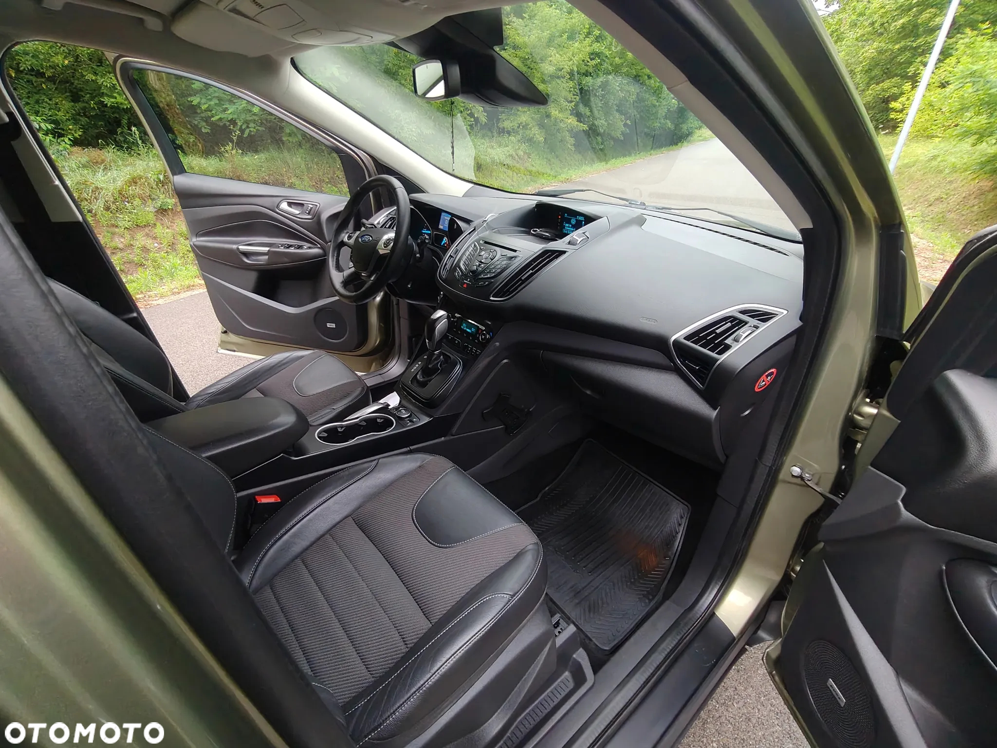 Ford Kuga 2.0 TDCi 4x4 Titanium - 29