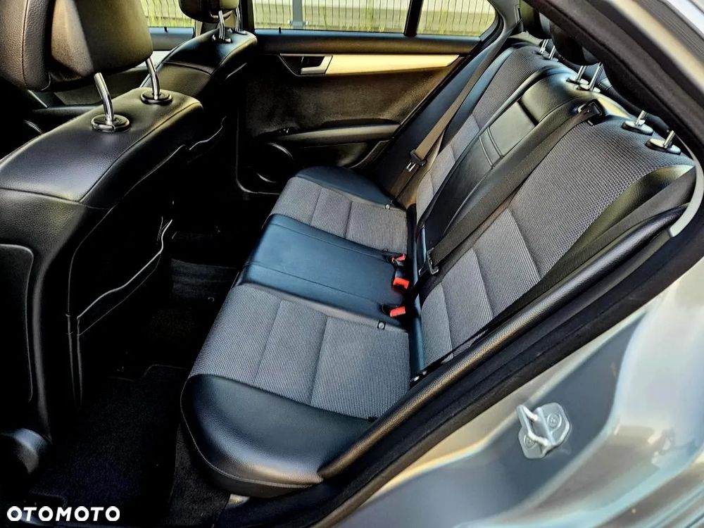 Mercedes-Benz Klasa C 180 BlueEFFICIENCY Avantgarde - 20