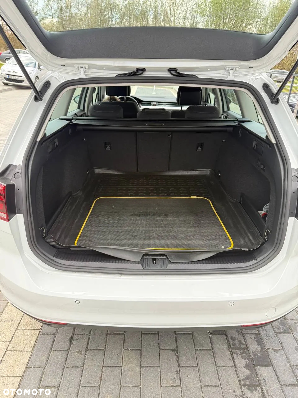 Volkswagen Passat - 12