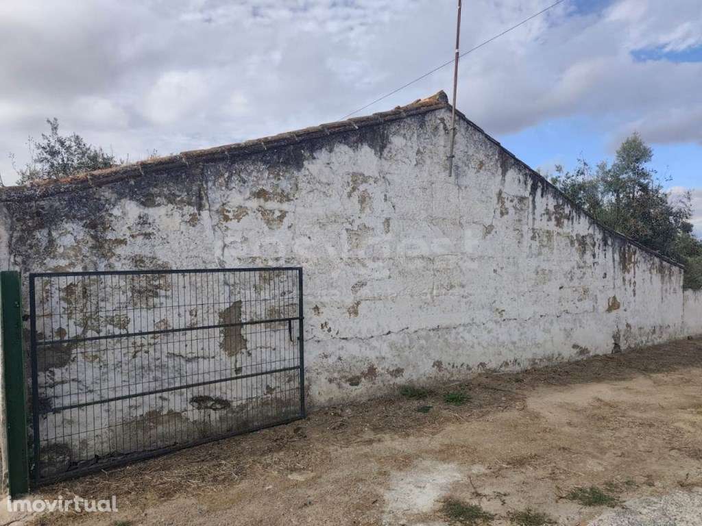 Moradia para Recuperar localizada em Aldeia dos Fernandes - Grande imagem: 5/26