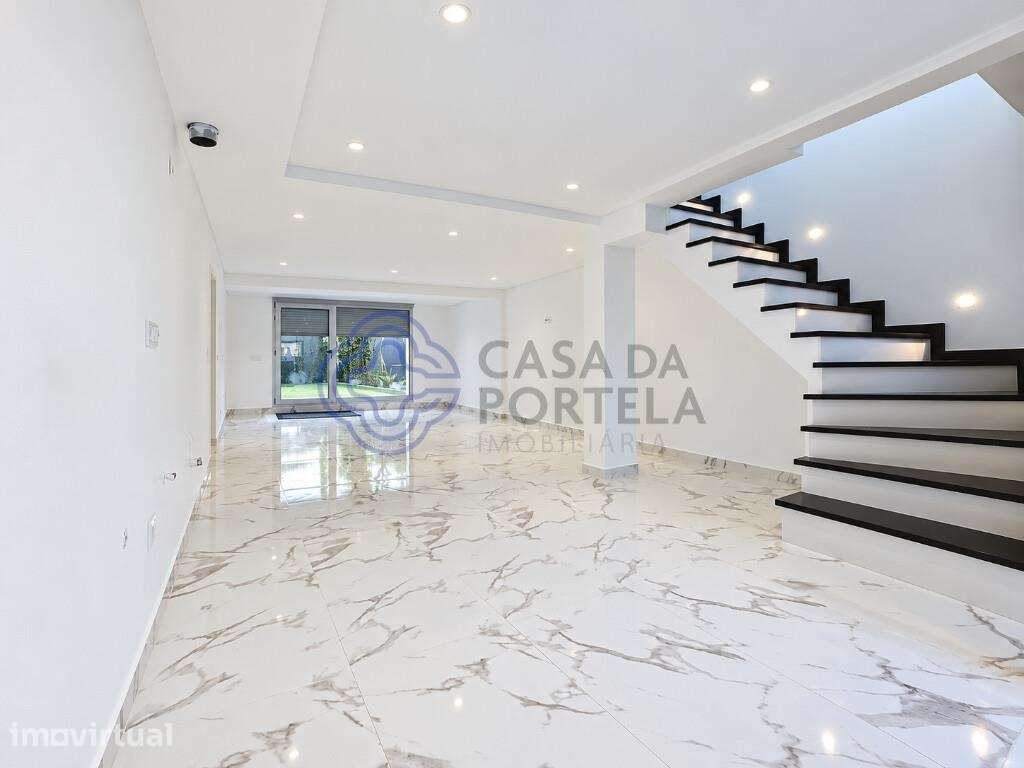 Moradia T2 completamente renovada, com terraço e jardim, a menos de 5 - Grande imagem: 2/26