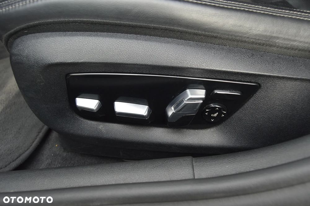 BMW Seria 5 520d xDrive M Sport sport - 12
