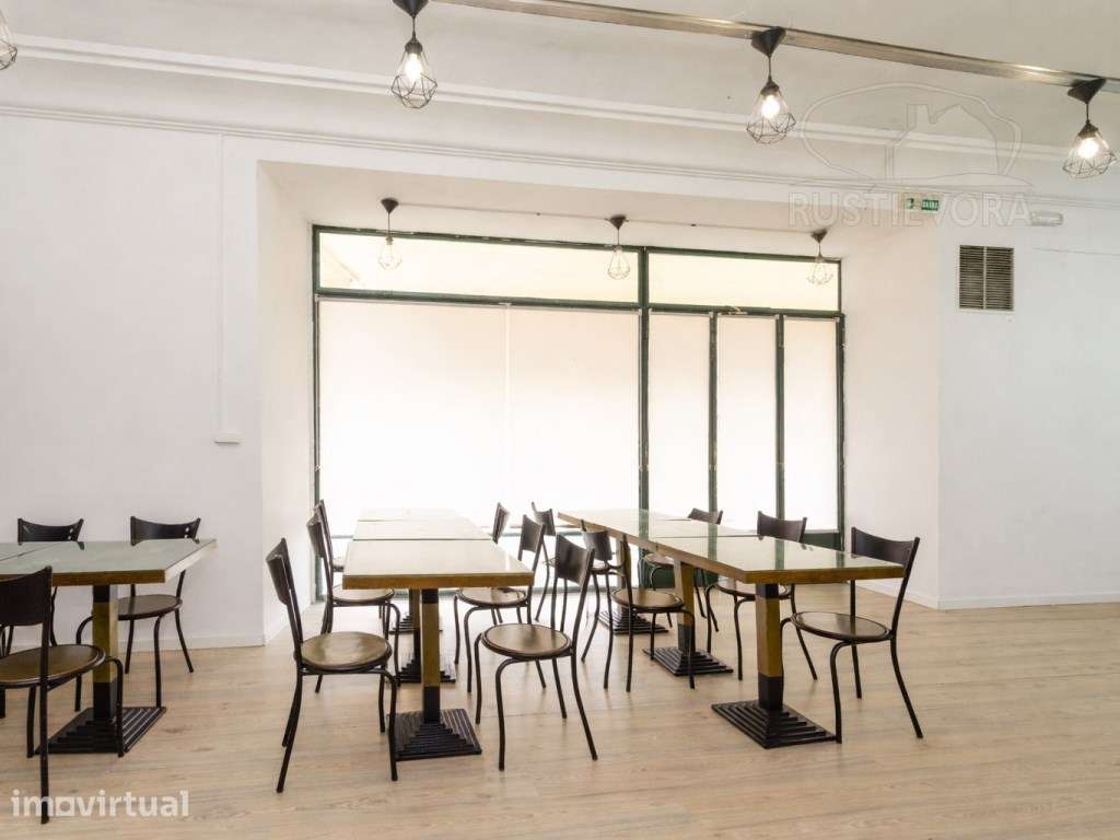 Espaço comercial, R/Chão amplo, para Restauração - Grande imagem: 2/29