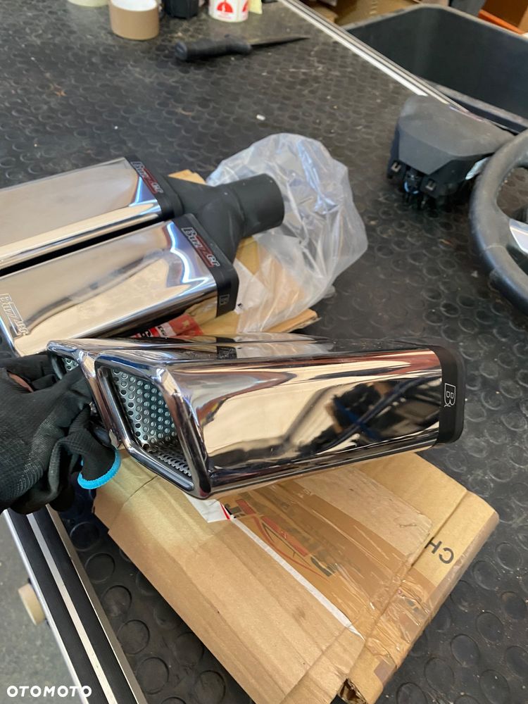 Buzzer PODWÓJNA KOŃCÓWKA WYDECHU RURY WYDECHOWEJ PROSTOKĄTNA 2 x PODWÓJNE KOŃCÓWKI  WYDECHU  PROSTOKĄTNE FIRMY BUZZER prostokąt długa długie z kwasówki blachy nierdzewnej Kwasówka blacha nierdzewna bus do busa Renault Trafic Mercedes vito Volkswagen vw t5 ford custom transit Toyota proace - 4