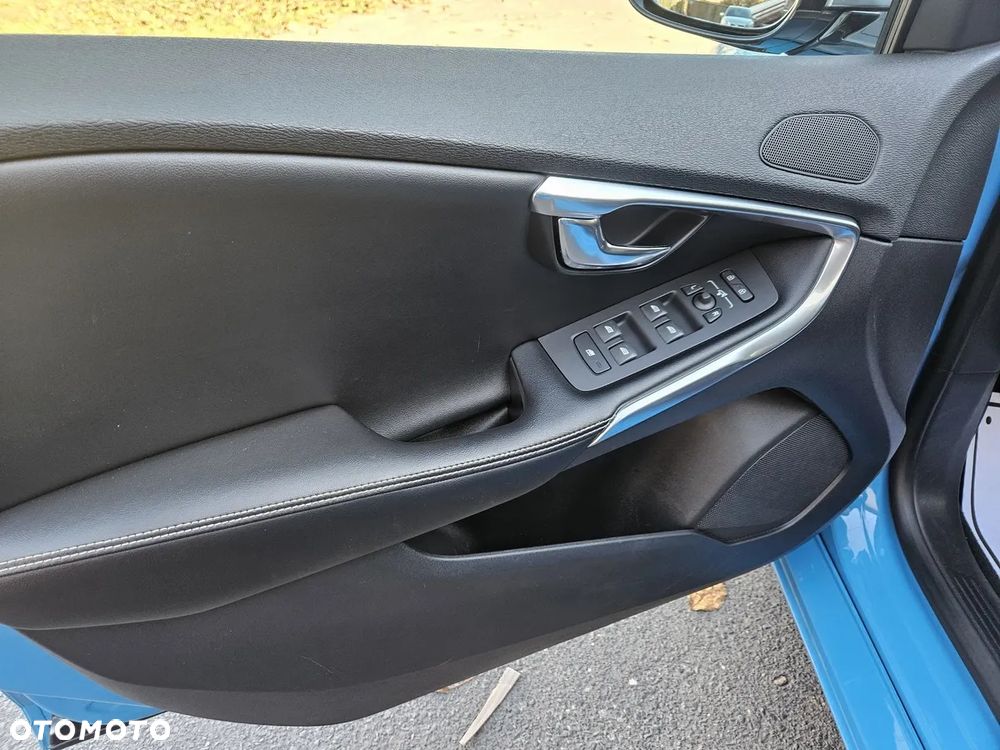 Volvo V40 D2 R-Design - 23