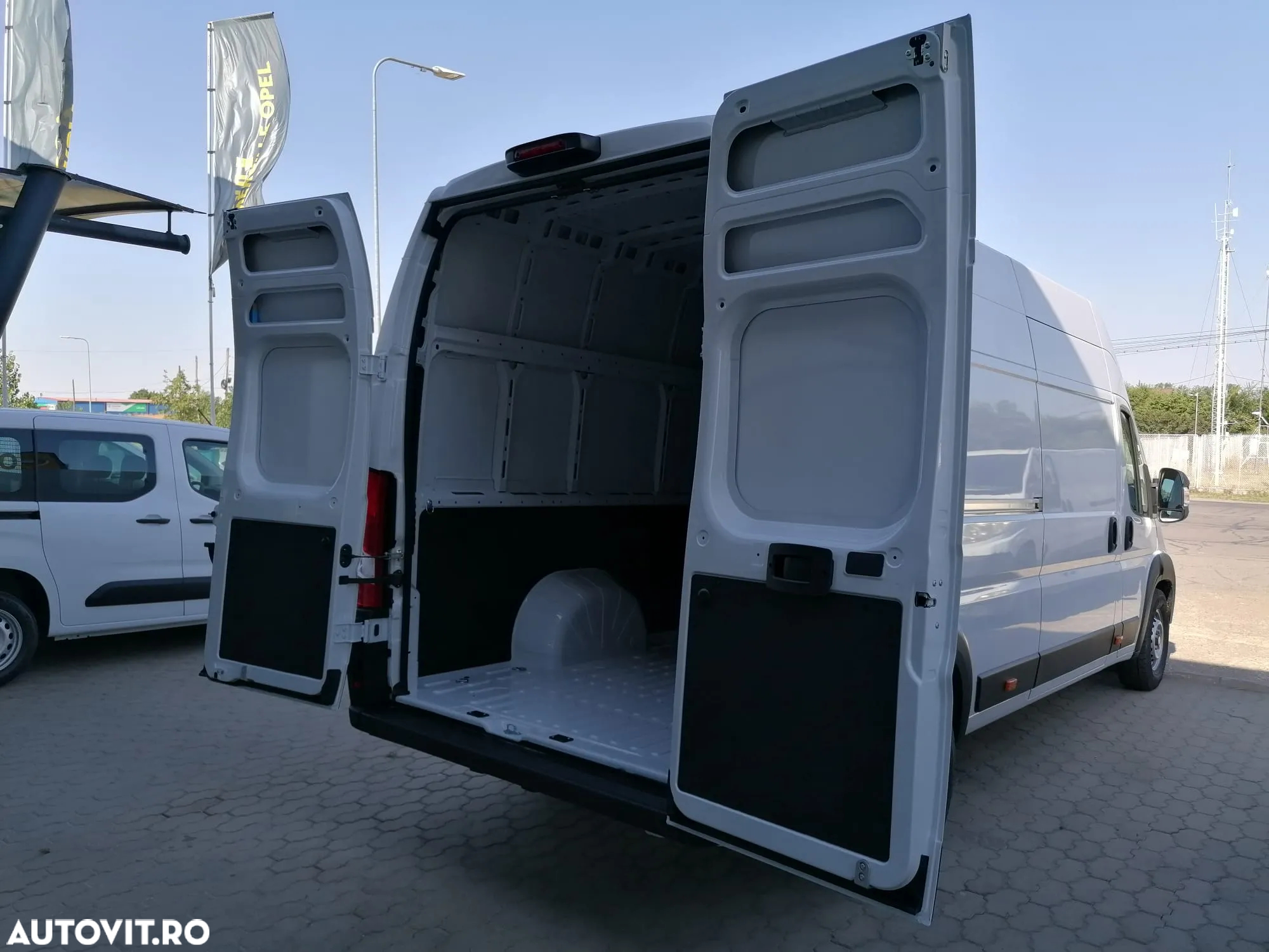 Opel Movano - 8