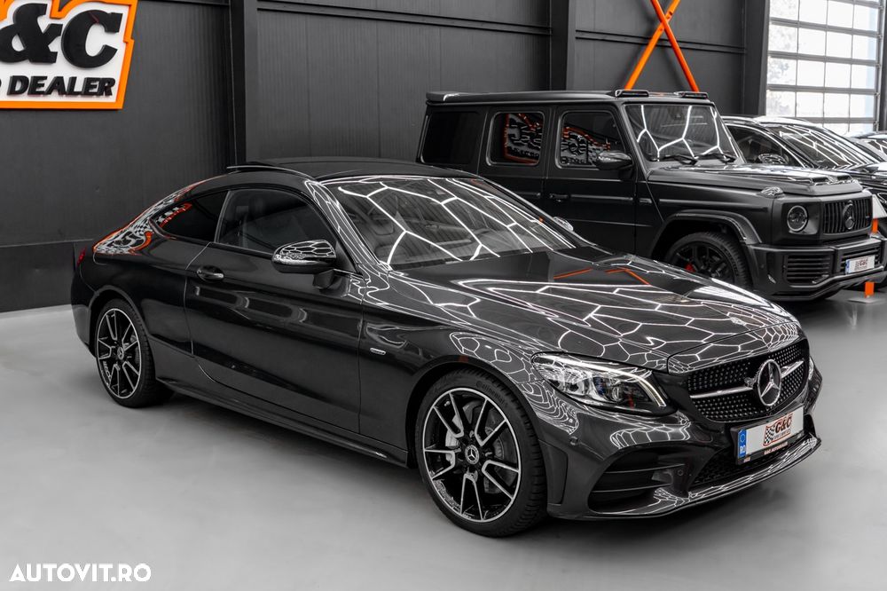 Mercedes-Benz C 300 4MATIC Aut. - 24