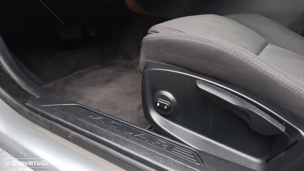 Jaguar XE 20d Aut. R-Sport - 25