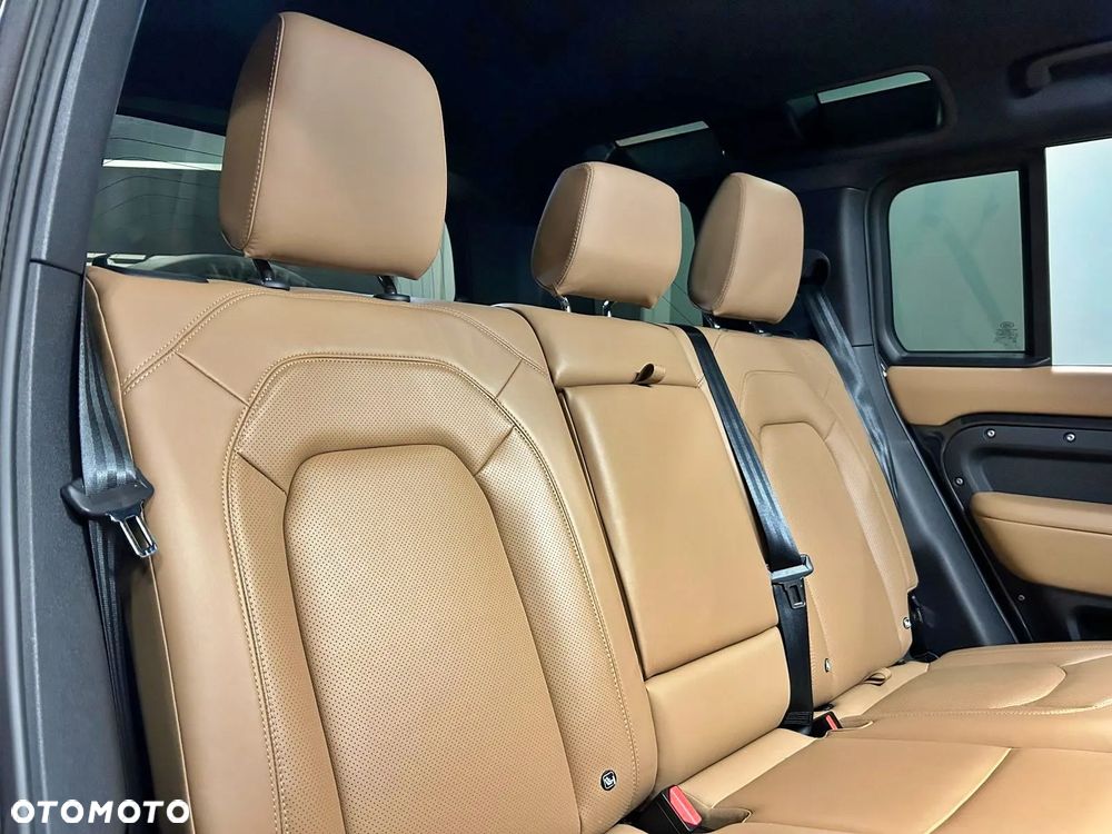 Land Rover Defender 3.0 D250 mHEV X-Dynamic HSE - 37