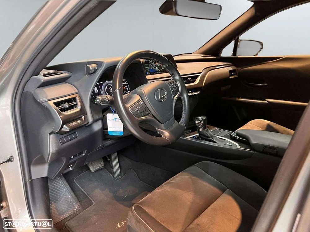 Lexus UX 250h Business - 18