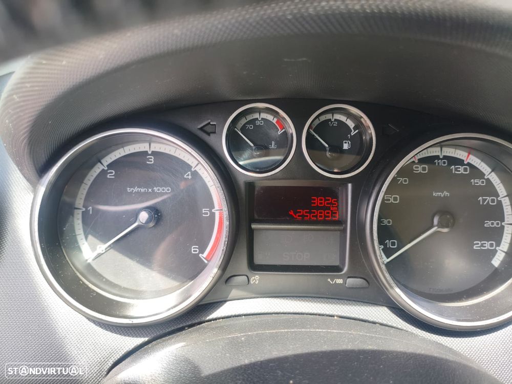 Peugeot 308 1.6 HDi Executive - 16