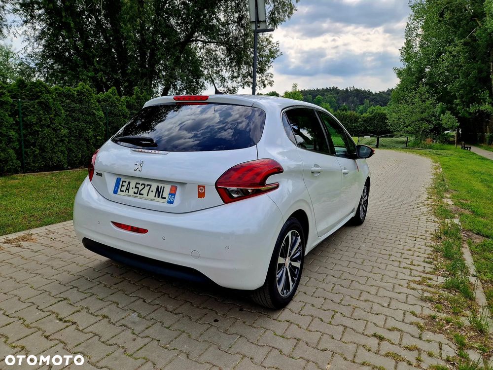 Peugeot 208 - 11