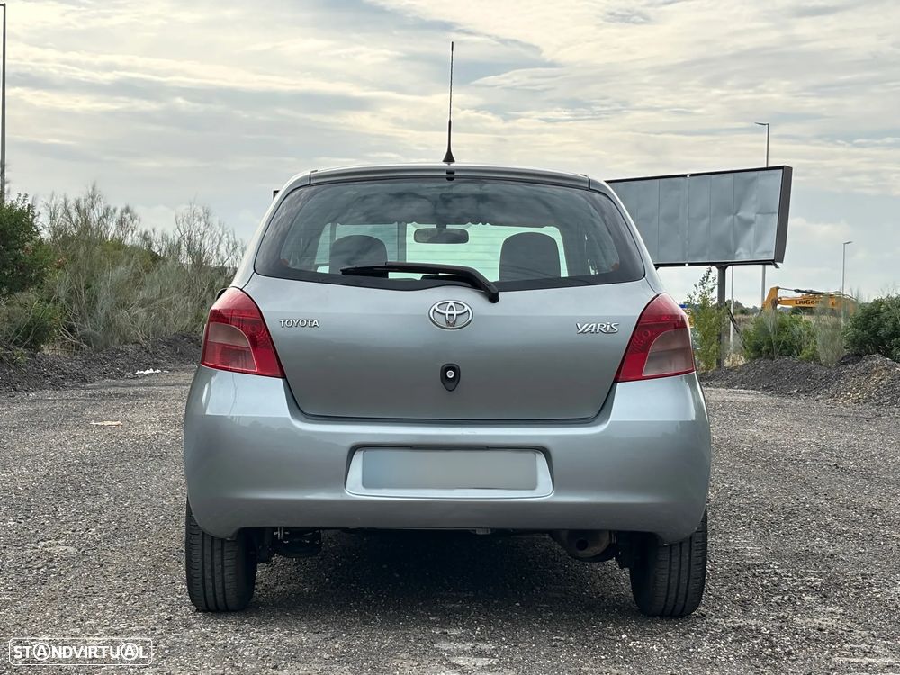 Toyota Yaris 1.0 VVT-i AC - 26