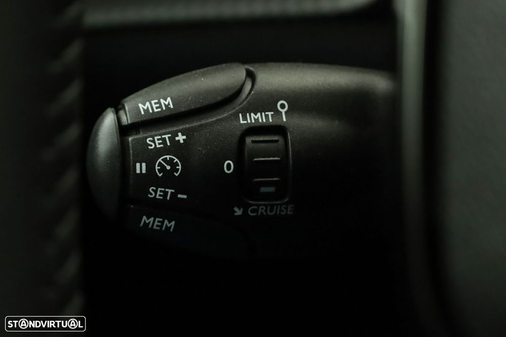 Peugeot 2008 1.2 PureTech Allure - 18
