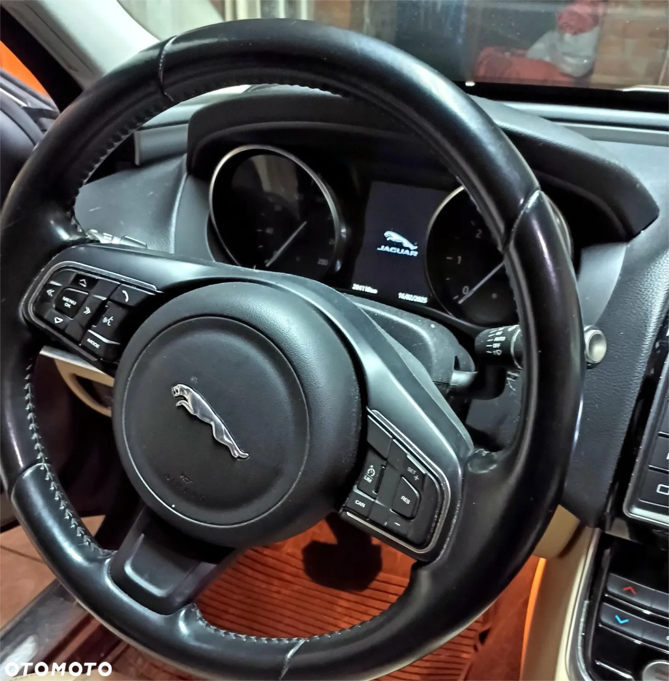 Jaguar XE - 8
