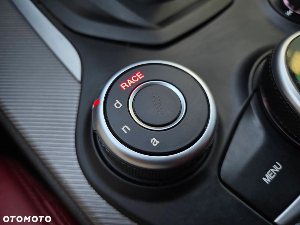 Alfa Romeo Giulia 2.0 Turbo 16V AT8 Veloce Ti - 37