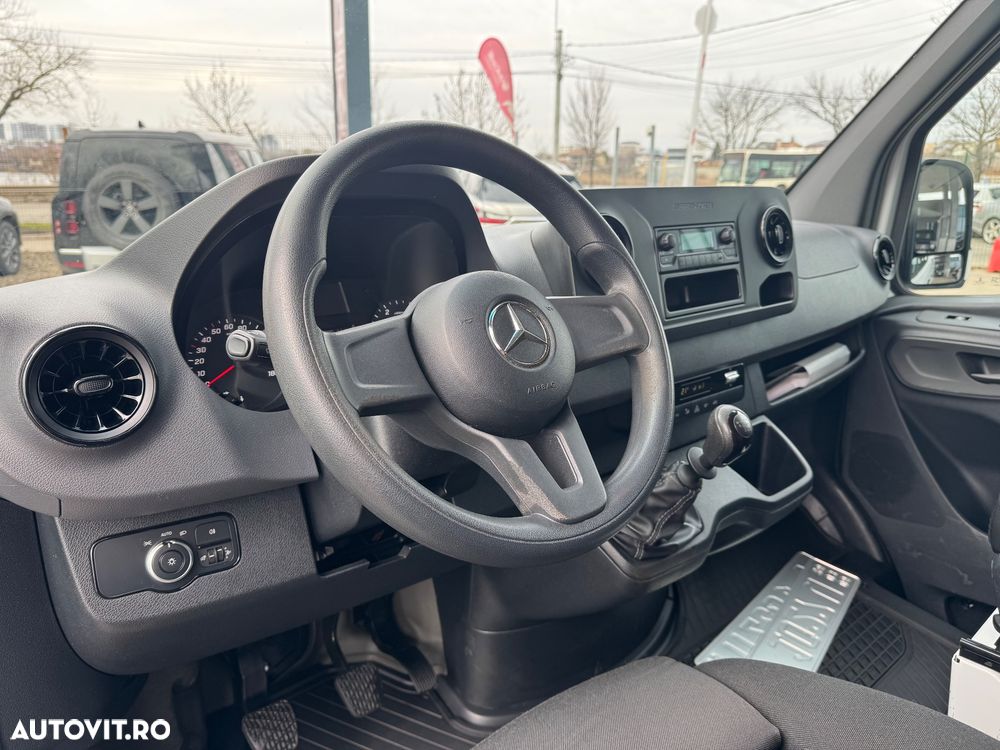 Mercedes-Benz Sprinter - 12
