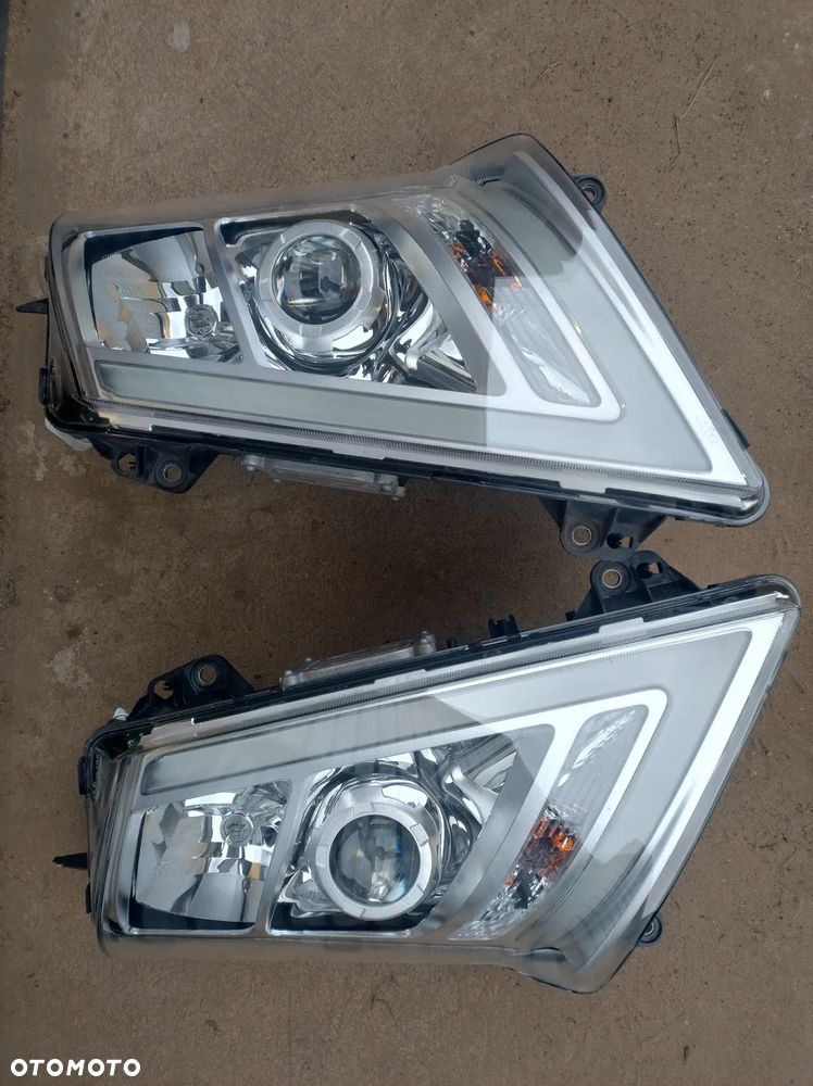 REFLEKTOR LAMPA VOLVO FH4 BI-XENON LEWA PRZÓD