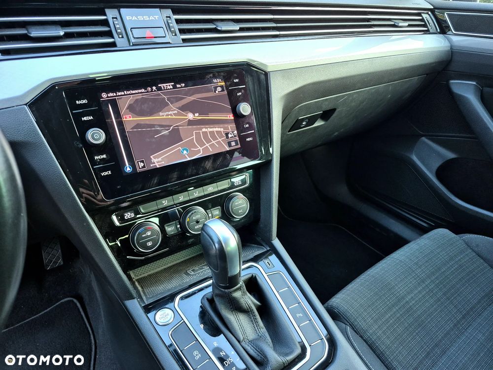 Volkswagen Passat - 20
