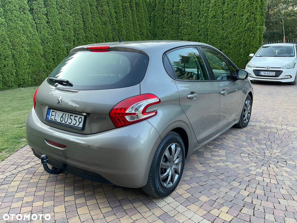 Peugeot 208 - 5