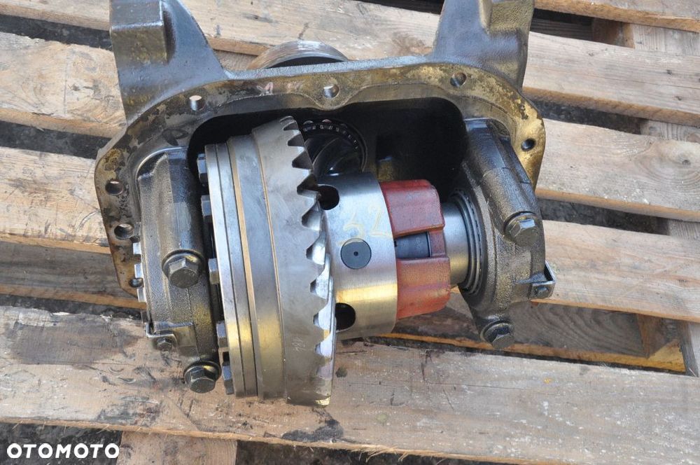 DYFERENCJAŁ WKŁAD MOSTU PRZÓD RENAULT ARES 825 - 2