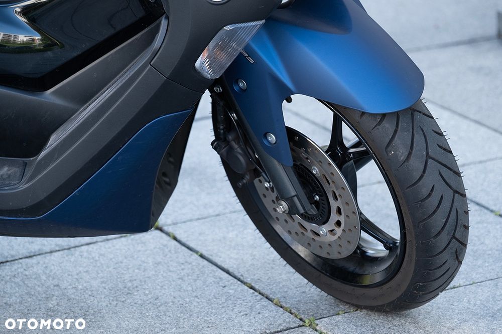 Yamaha NMAX - 11
