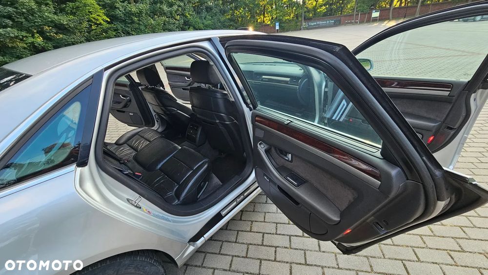 Audi A8 4.2 Quattro - 14