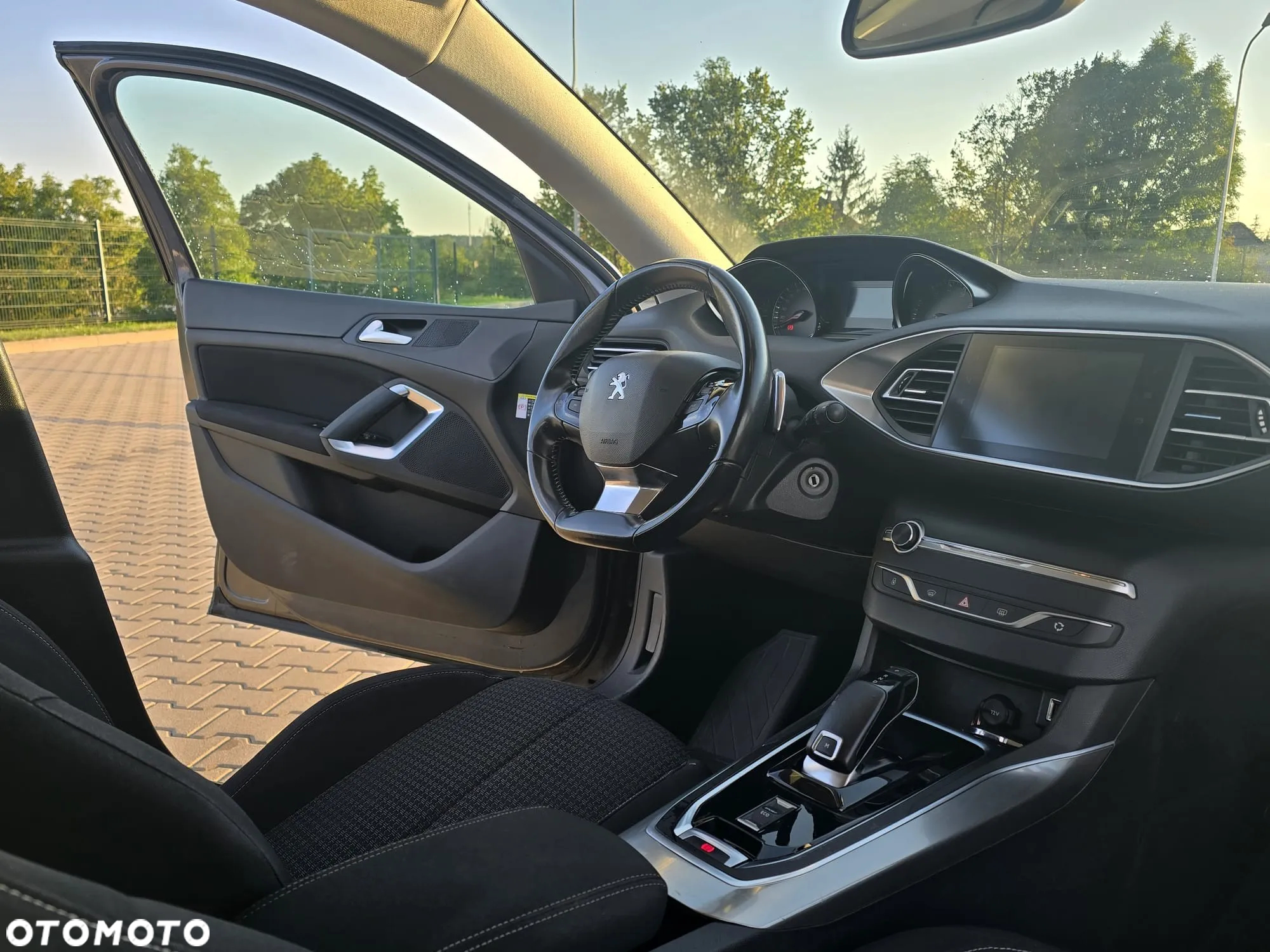 Peugeot 308 1.2 PureTech Active S&S EAT6 - 6