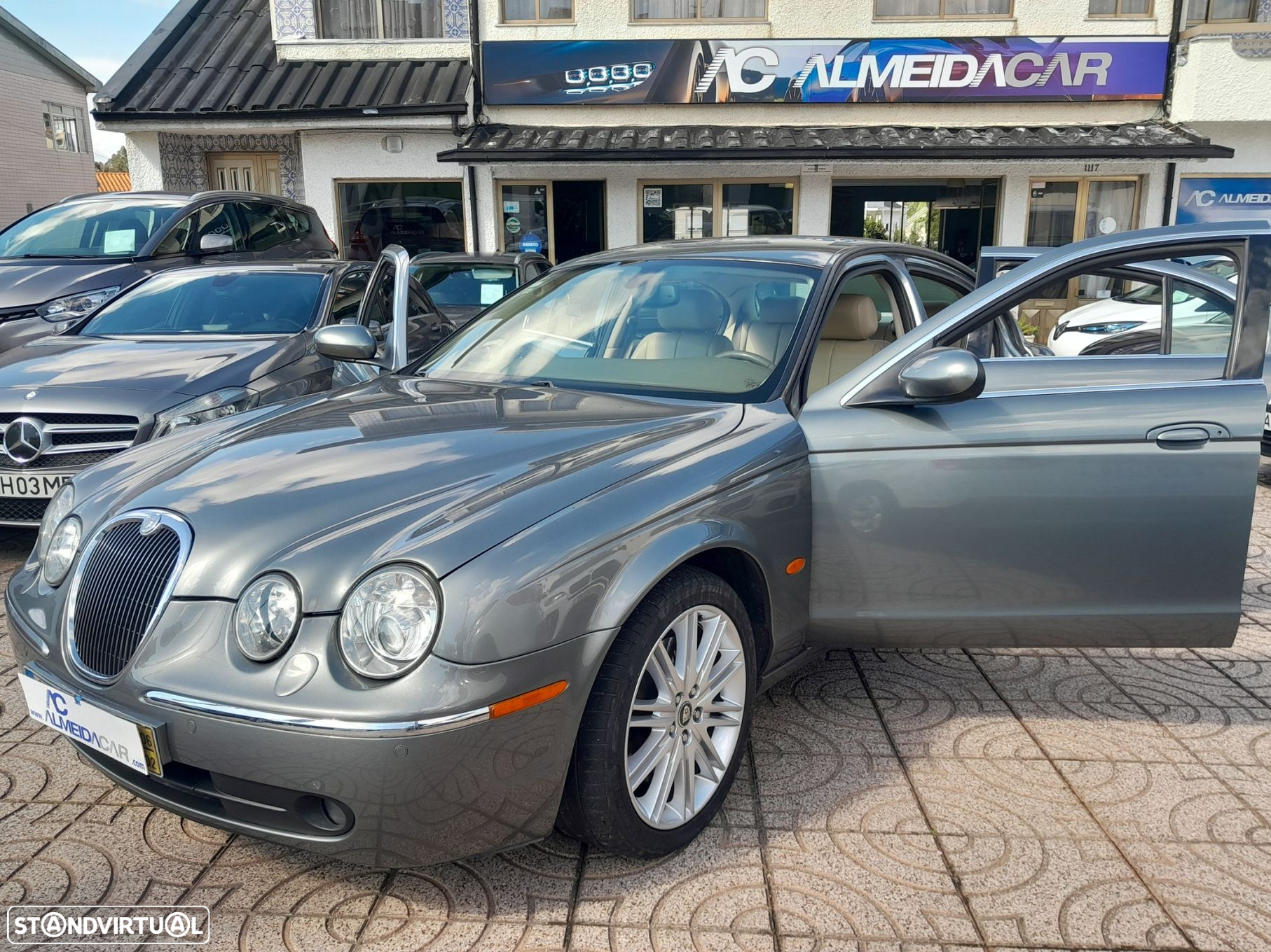 Jaguar S-Type 2.7 D V6 Executive Auto. - 44
