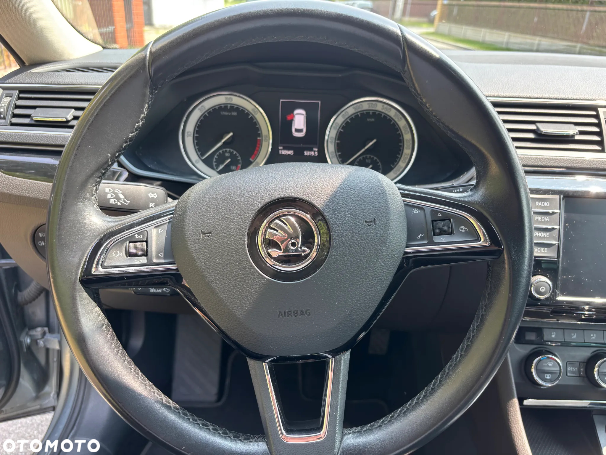 Skoda Superb 2.0 TDI L&K DSG - 8