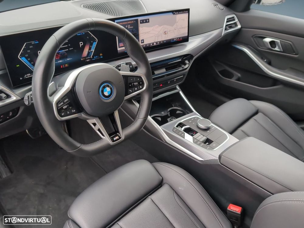 BMW 330 e Pack Desportivo M Auto - 13