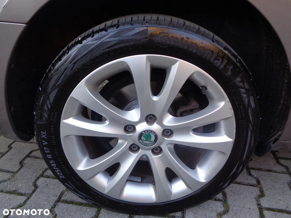 Skoda Superb Combi 2.0 TDI Green tec Elegance - 21