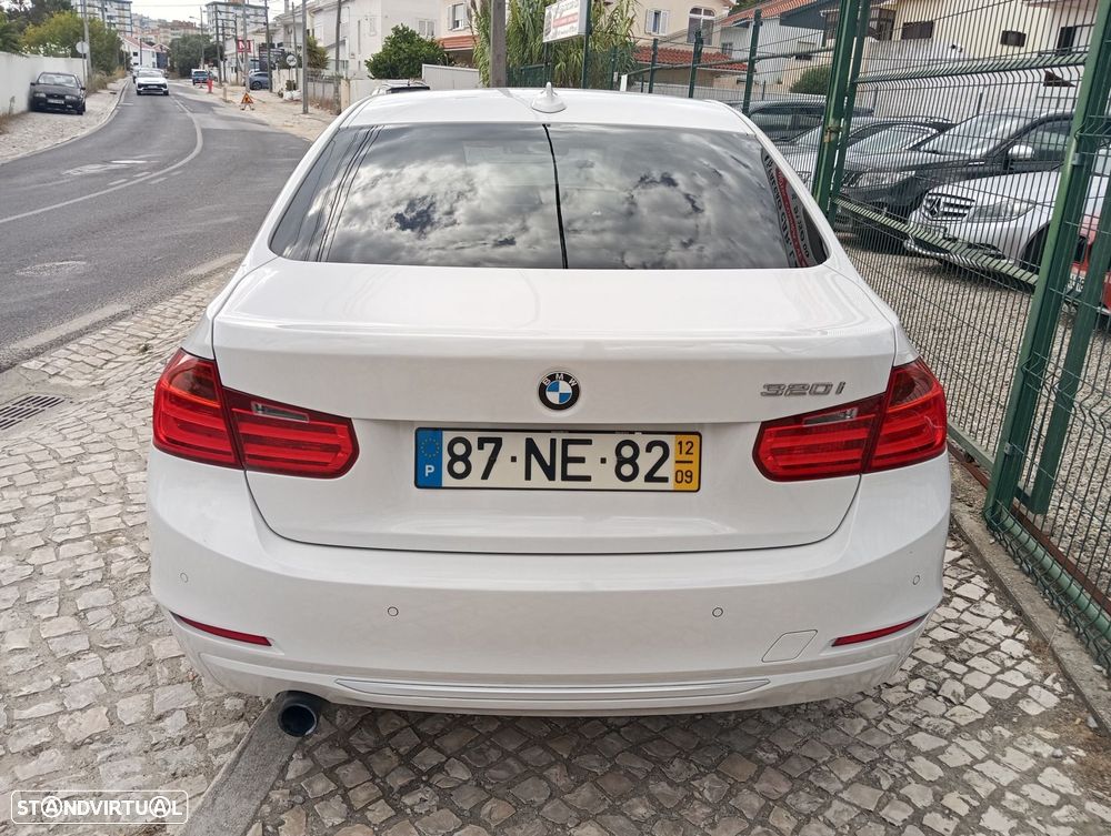BMW 320 i Auto Line Modern - 4