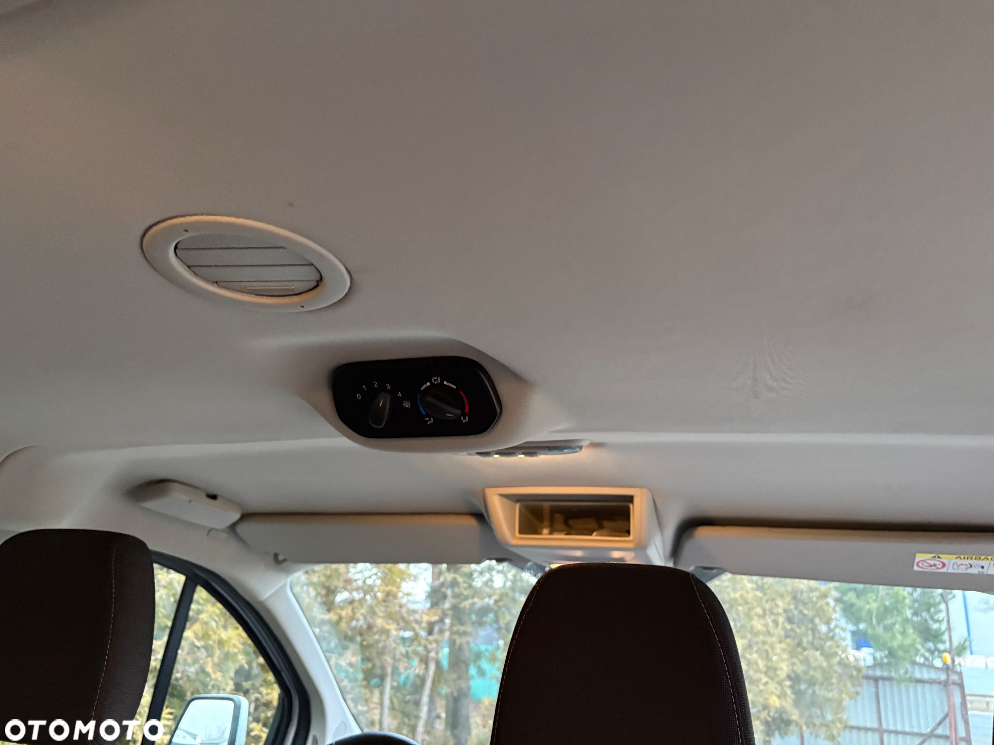 Ford Tourneo Custom - 20