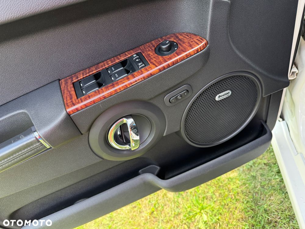 Jeep Commander 5.7 V8 Limited - 17