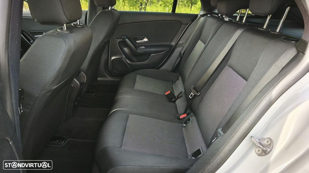 Mercedes-Benz CLA 180 d Shooting Brake Business Solutions Aut. - 42