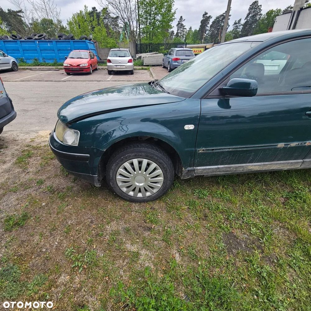 Błotnik / błotniki prawy lewy przód / Volkswagen Passat  (kod lak: LB6G) - 1