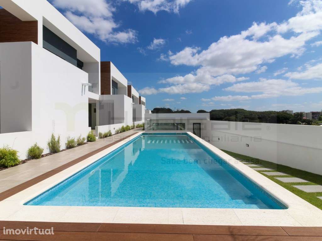 Moradia T4 em condomínio fechado em Loures, com piscina! - Grande imagem: 2/53