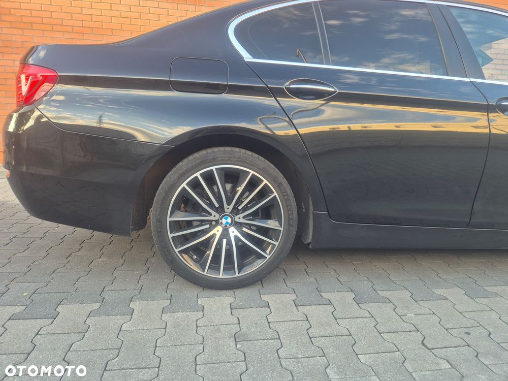 BMW Seria 5 520d xDrive - 23