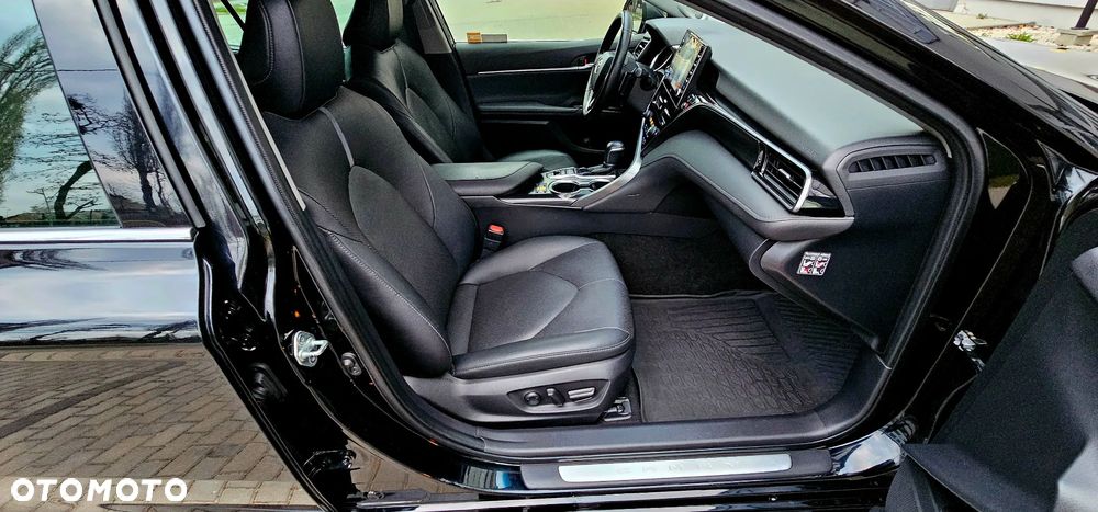 Toyota Camry 2.5 Hybrid Executive CVT - 25